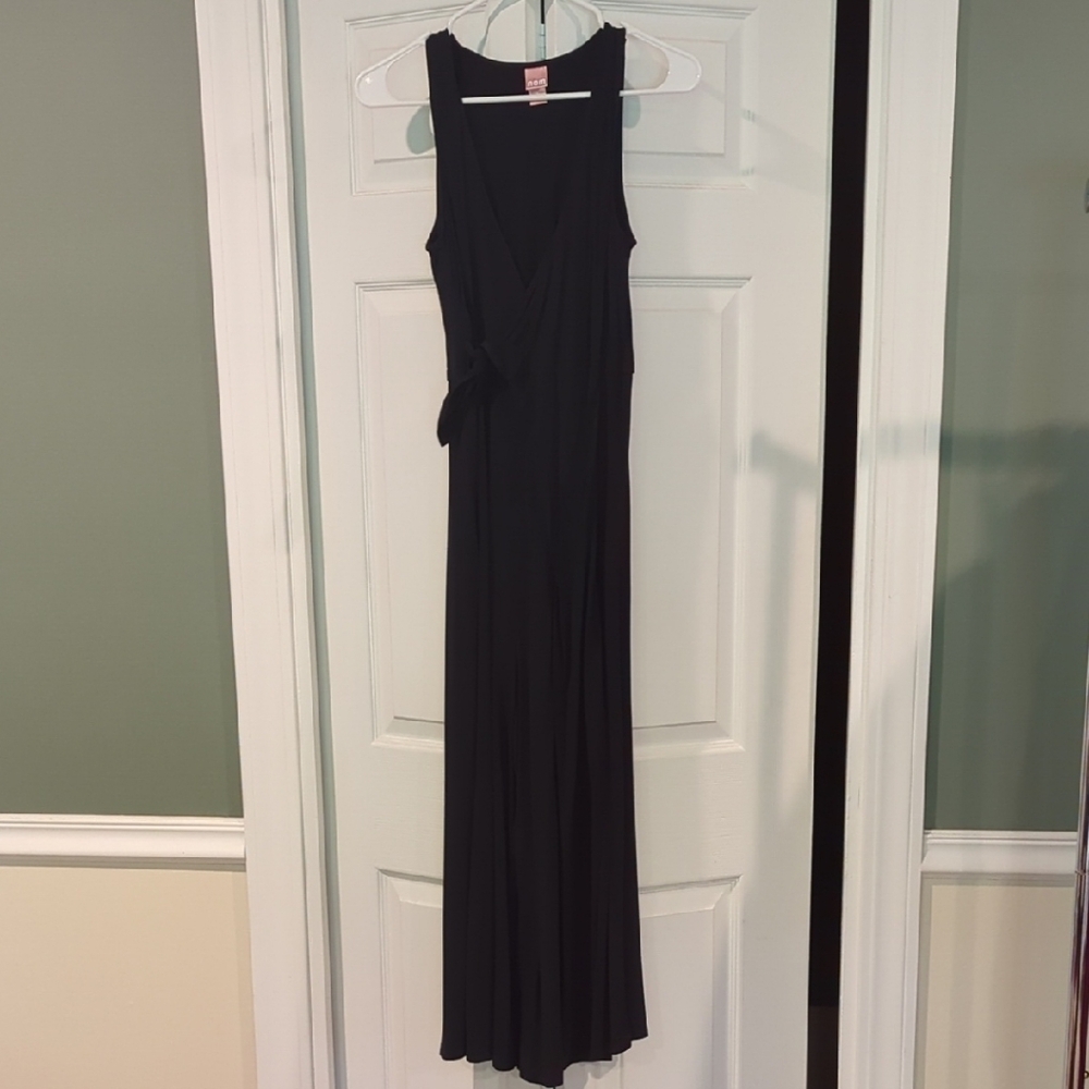 Elegant Black Sleeveless Dress